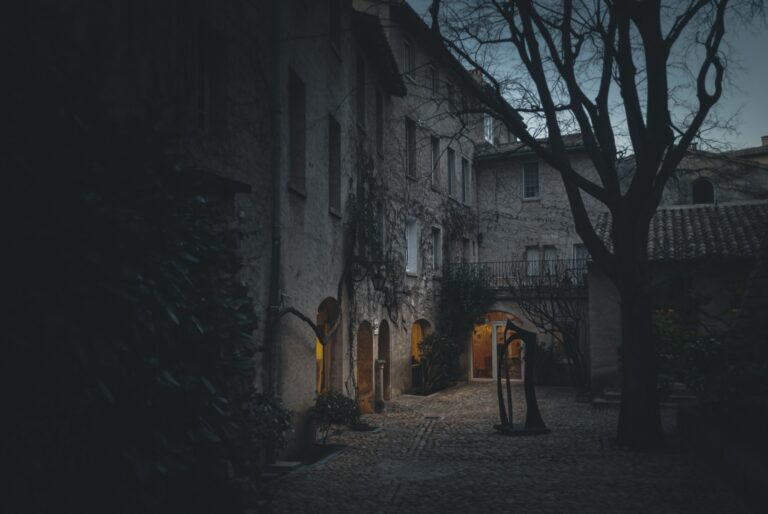 The Best Ghost Tours in Historic Cities Around the World