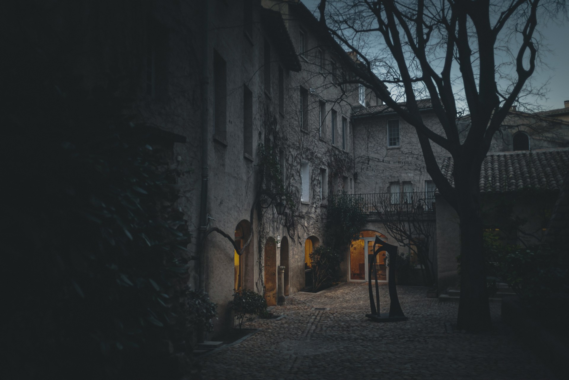 The Best Ghost Tours in Historic Cities Around the World
